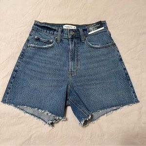 A&F Curve Love High Rise Dad Short Size 26 Medium Wash